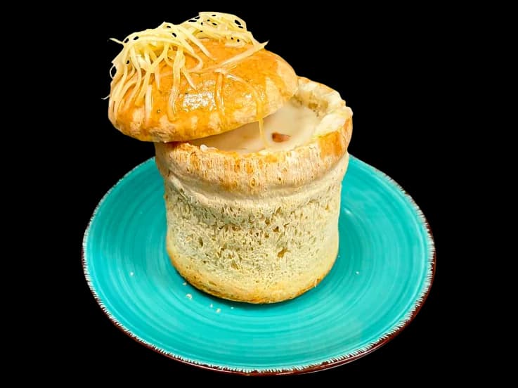 Суп-крем с курицей и белыми грибами